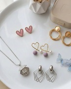 The Versatile Glow Combo Set with a Compliment of Elegance