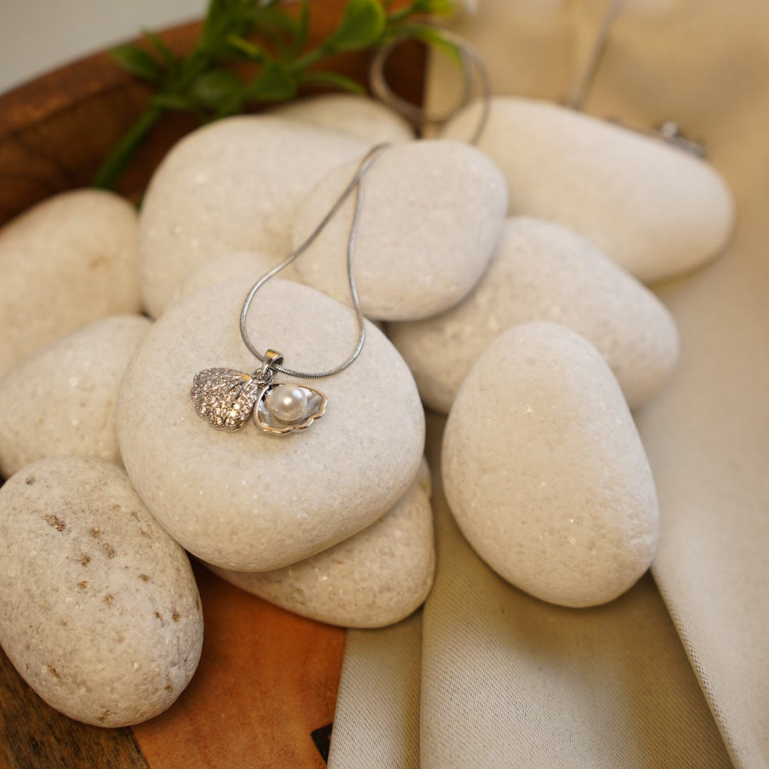 PearlShell Luna Women Pendant