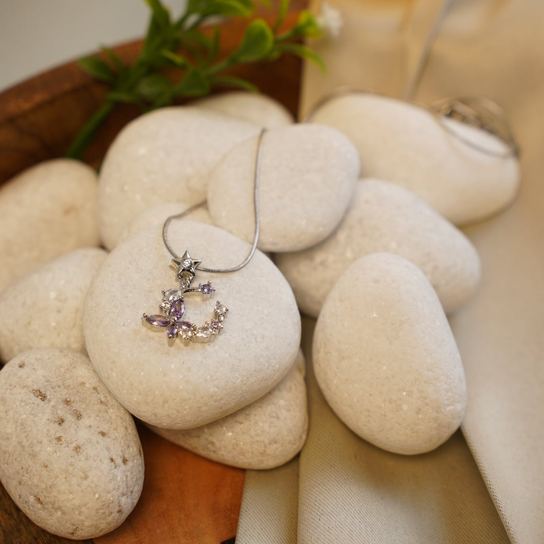 Elegant Pendant Combo Set with a Compliment of Elegance