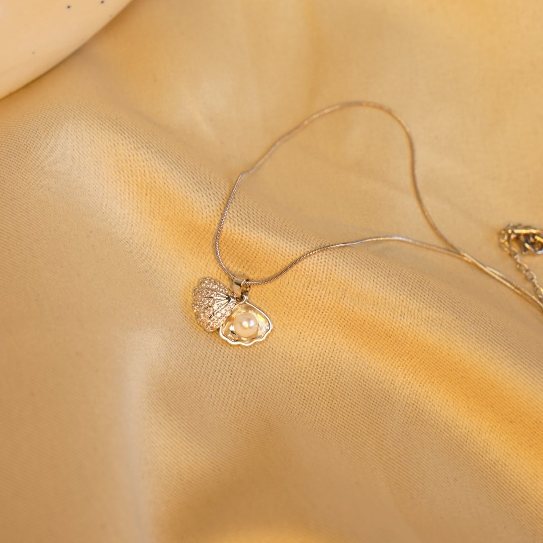 PearlShell Luna Women Pendant