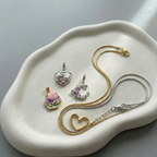 Elegant Pendant Combo Set with a Compliment of Elegance