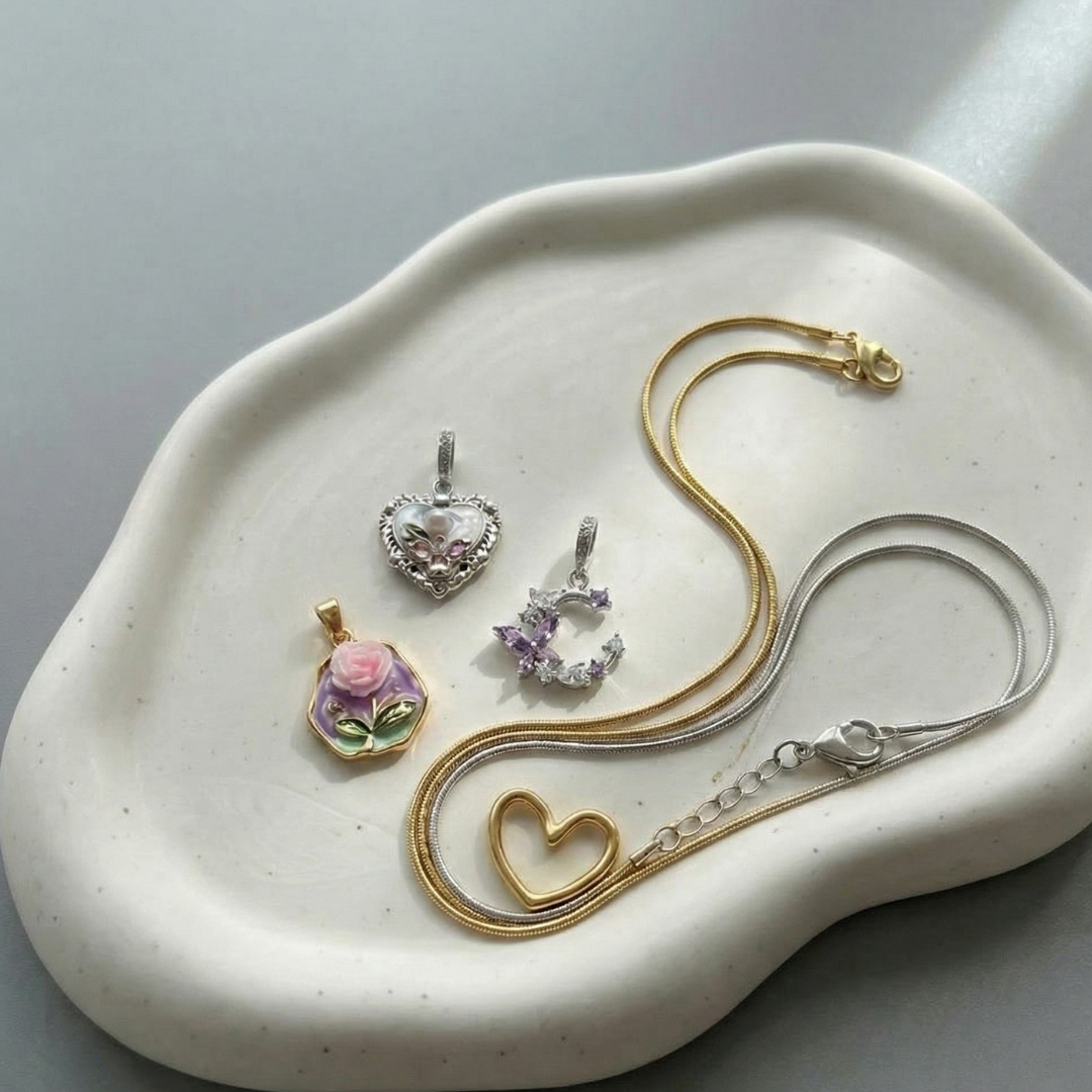 Elegant Pendant Combo Set with a Compliment of Elegance